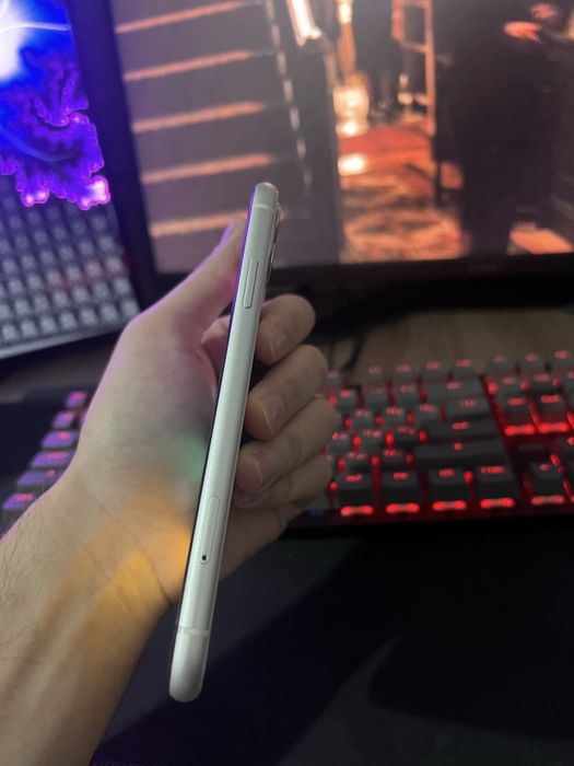 Продам IPhone 11 128gb в идеале