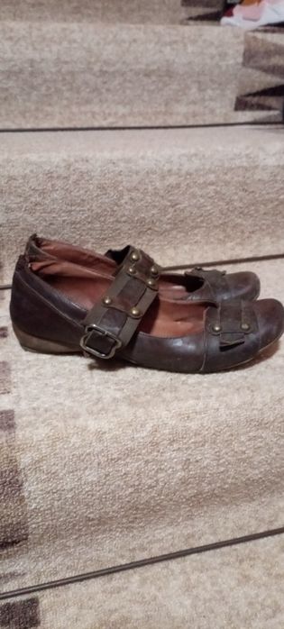 Дамски обувки тип сабо и затворени