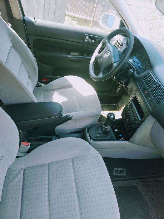 Vând golf 4 1.6 benzina