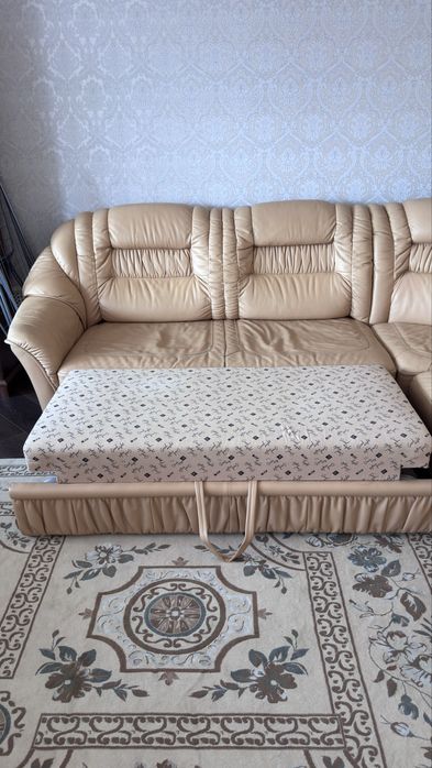 Продам угловой диван и кресло