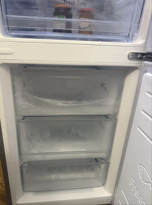 Vand frigider LG nou