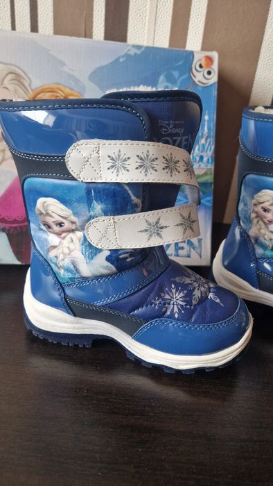 Топли ботушки с Елза