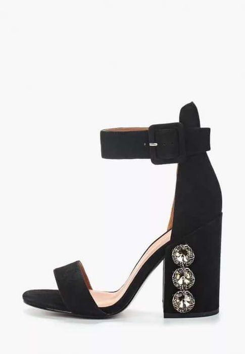 Замшевые босоножки ILVI р.37