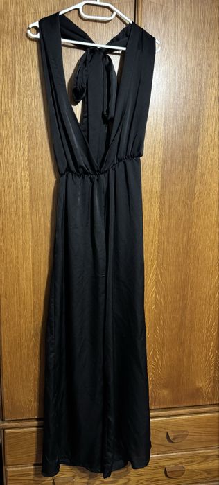 Salopeta neagra, eleganta si sexy