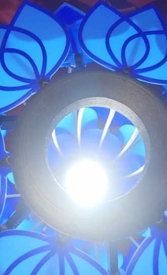 Lampă cu frunze printată 3D