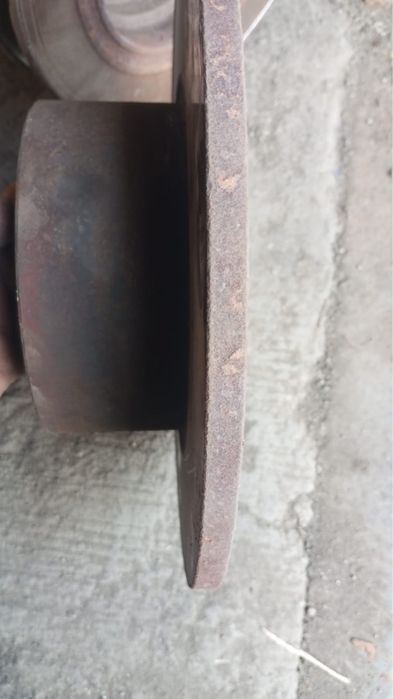 Продам два тормозных диска бмв е34 оригинал