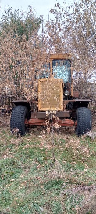 ТракторДТ-75 колесный.