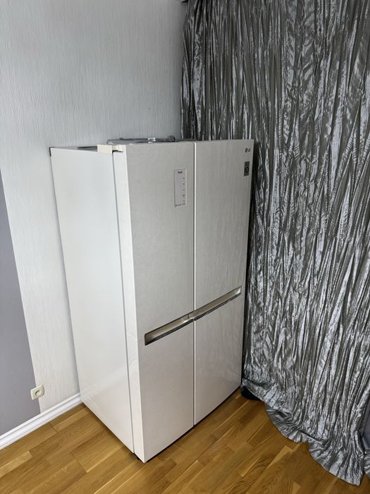Двухдверный холодильник LG Side By Side