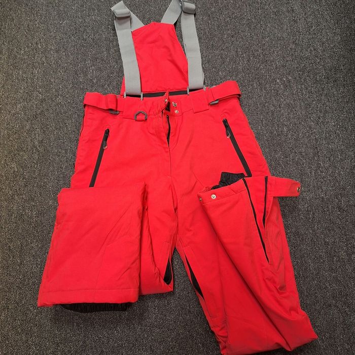 Горнолыжный комбинезон