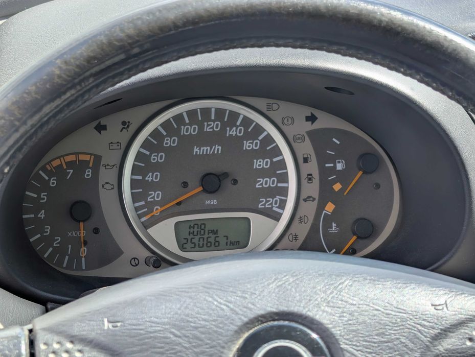 Nissan Almera Tino