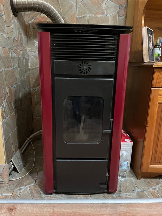 Продавам камина на пелети