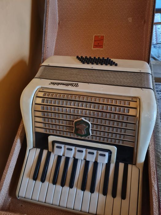 Acordeon Weltmeister 120 bași