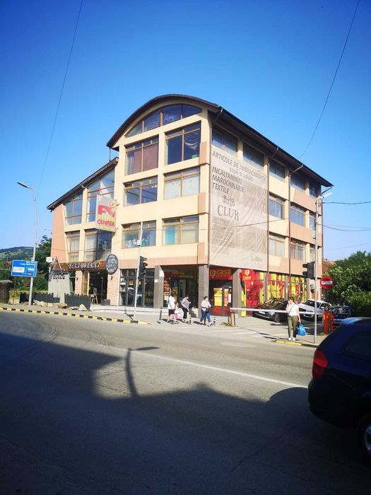 Vand centru comercial