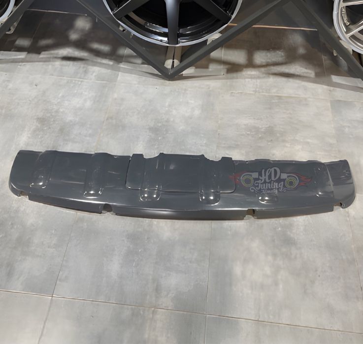 Накладка на задний бампер Volkswagen Touareg Дорестайлинг