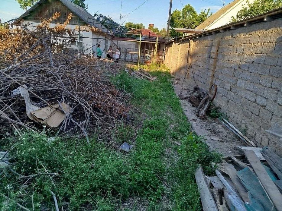 Дача недалеко от Ташкента,возле реки...