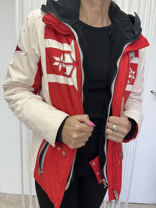 Дамско скиорско яке,стилно и ефектно!