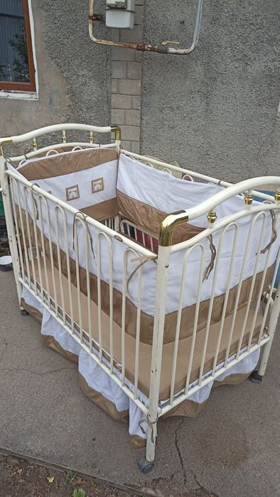 Детская кроватка