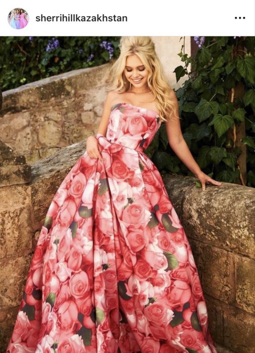 Платье от Sherri Hill