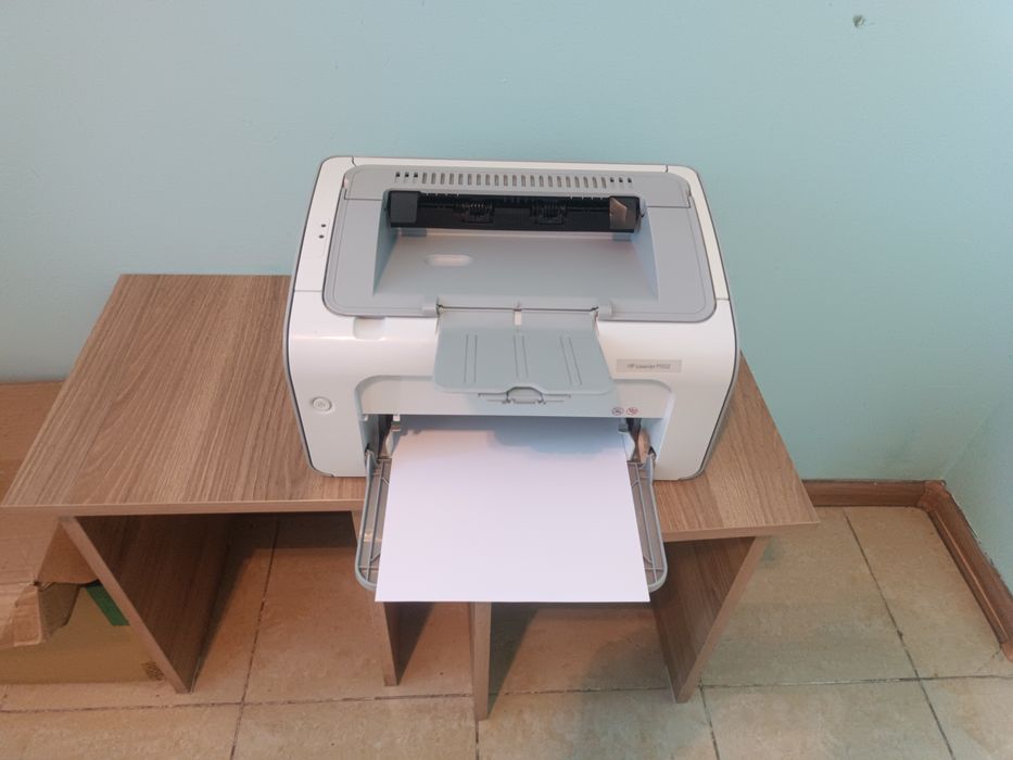 Принтер НР 1102 продаю