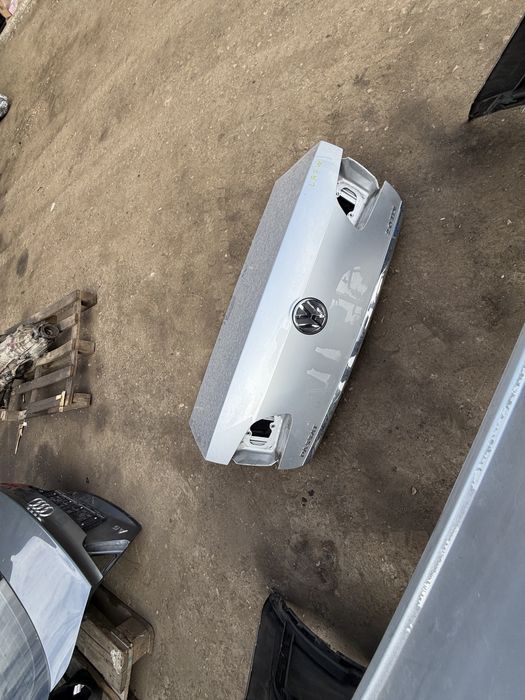 Броня VW Passat 7 оборудвана капак заден Volkswagen пасат 7 код на боята La7w колата е СЕДАН