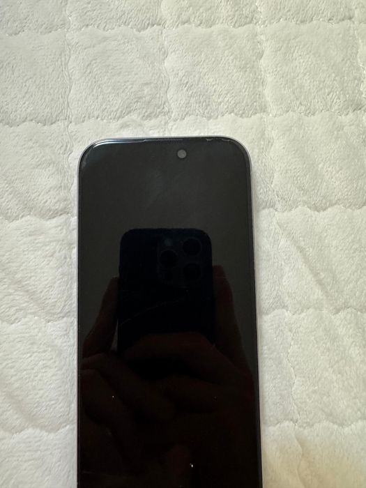 Продам айфон 16 про на 256 гб