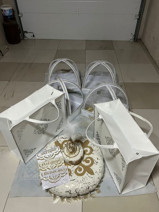 Продам набор корзинок и сәукеле на сырға салу