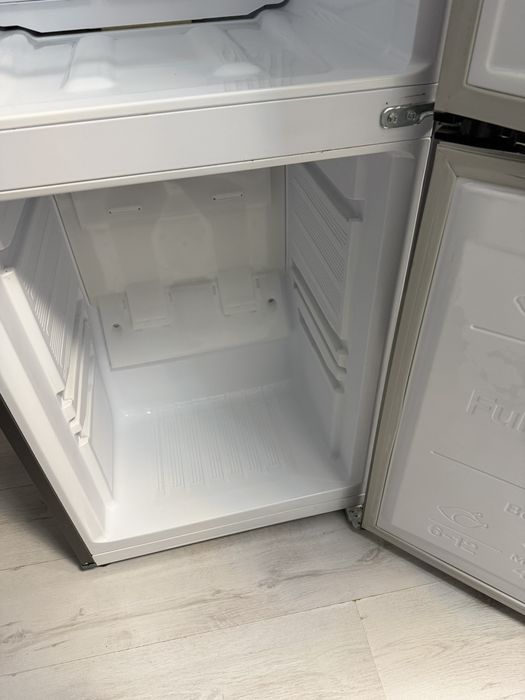 Продавм Хладилник SAMSUNG RB31FDRNDSA/EF