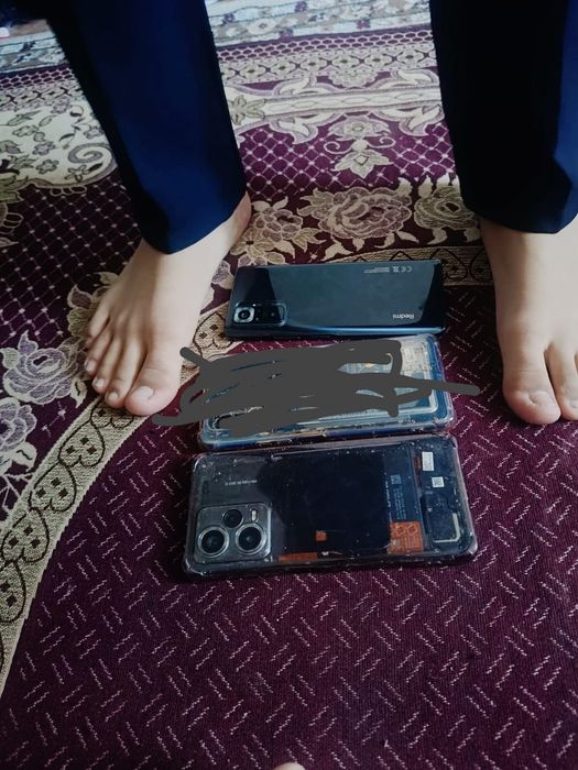 Samsung s10 5g and 3 phone