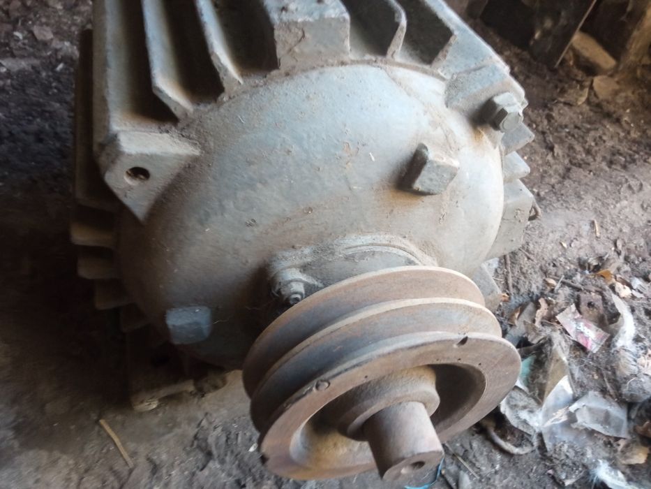 Двигатель трёх фазный