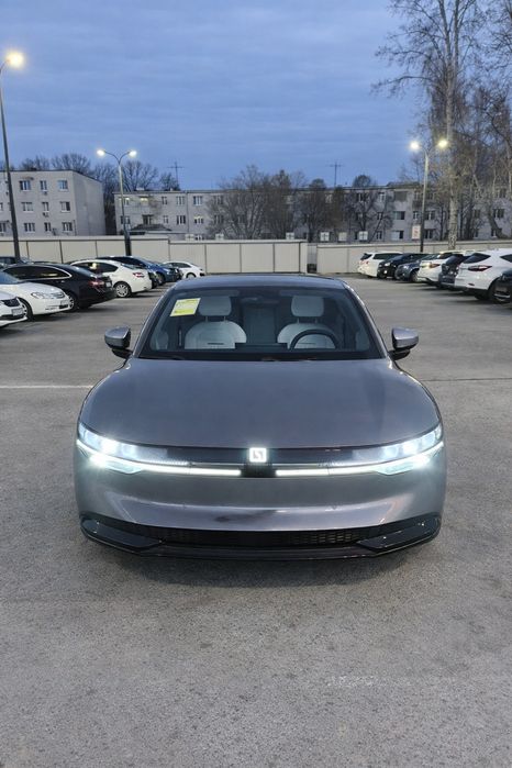 Апаратти папаси ZEEKR 007 Stargate