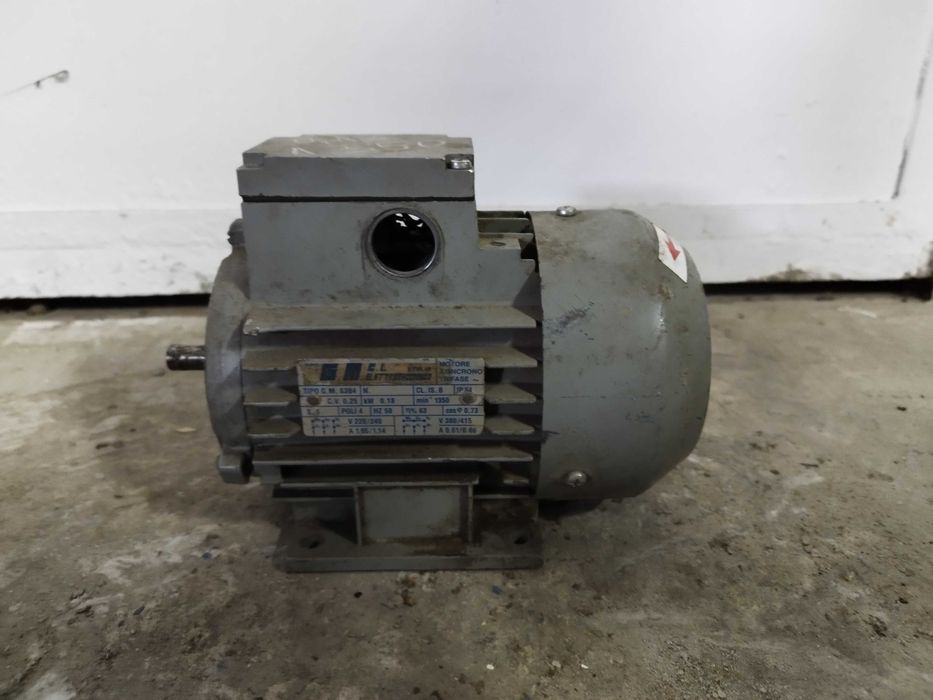 Трифазени електромотори, електродвигатели на лапи