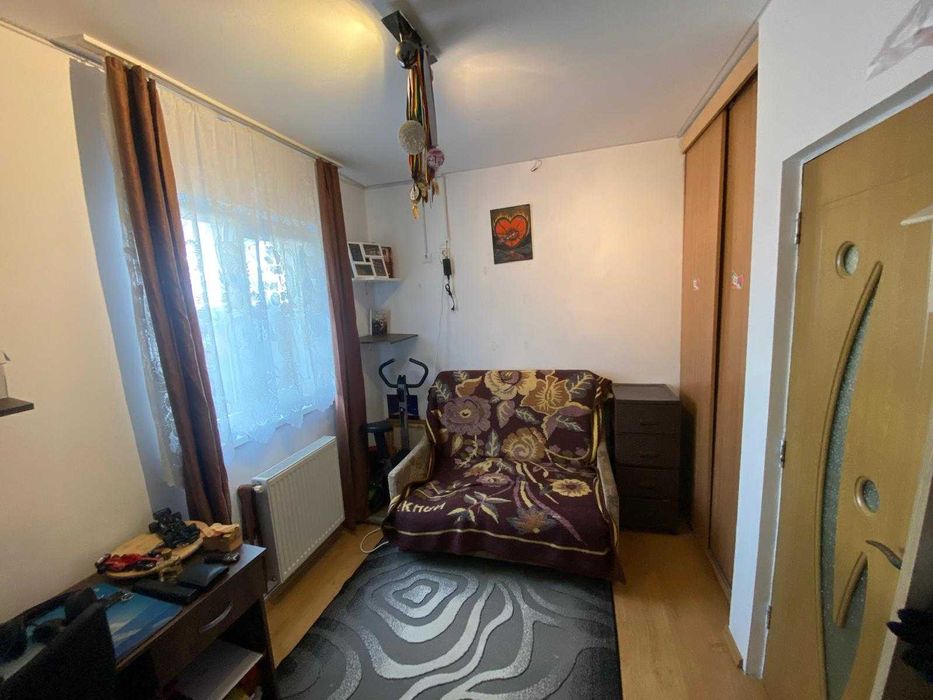 Vând apartament cu 3 camere în zona Gușterița