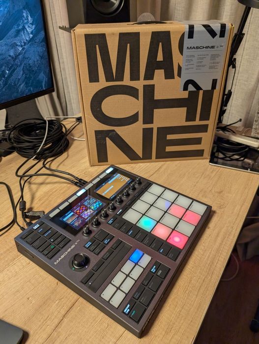 Native Instruments Maschine Plus + Decksaver +най-бързата съвместима 128GB карта, гаранция до 2028 + подарък