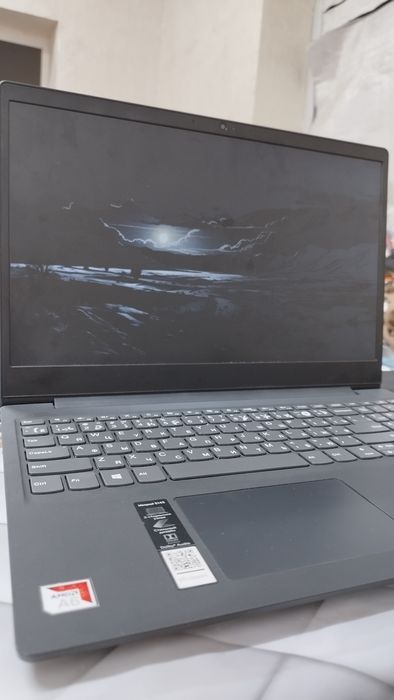 Ноутбук сатылады  lenovo