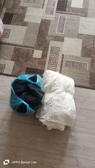 Отдам даром женские и детские вещи