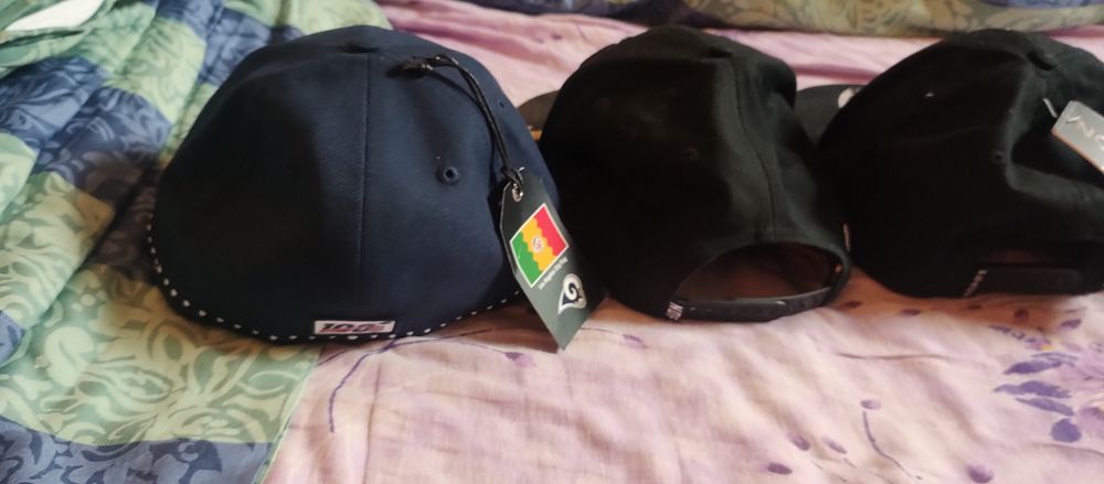 De vânzare șepci originale noi