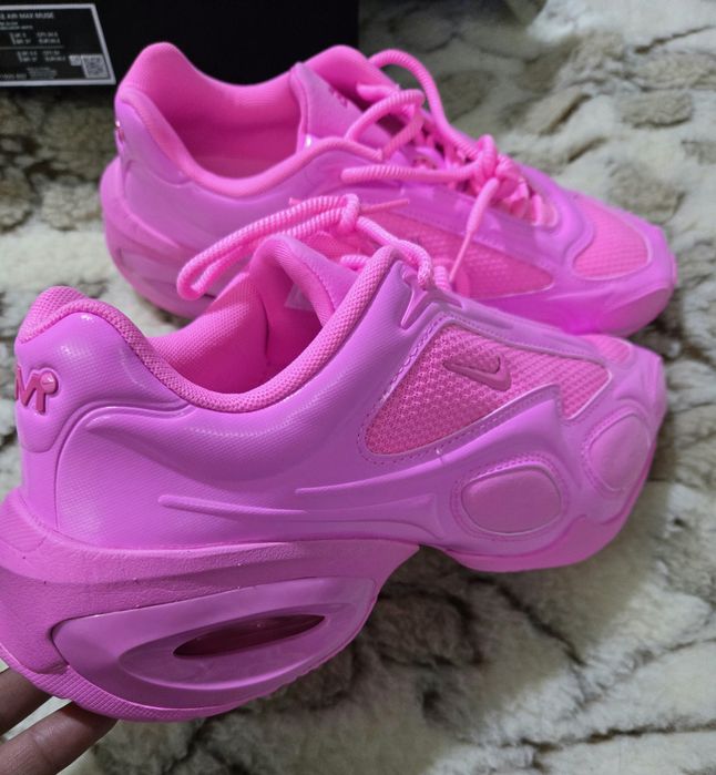 Nike WMNS Air Max Muse уникални електриково розови нови нов модел 38.5