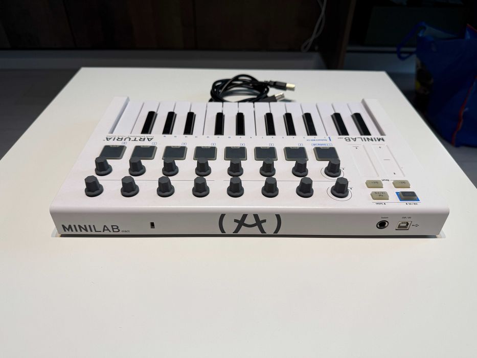 Controller Midi cu claviatura Arturia Minilab MKII
