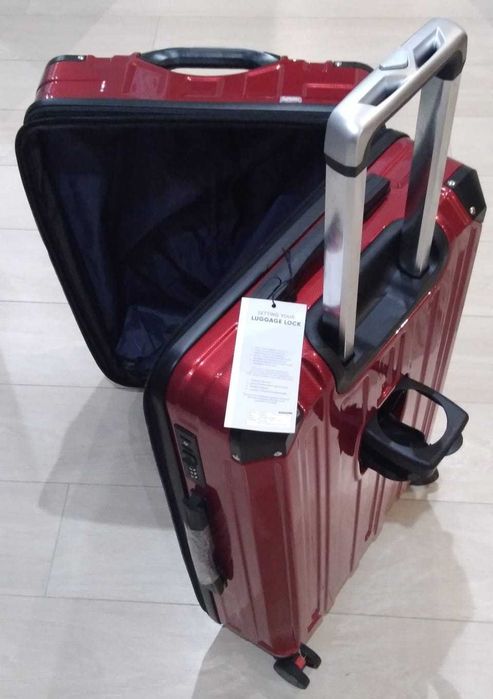 Продам чемодан почти НОВЫЙ