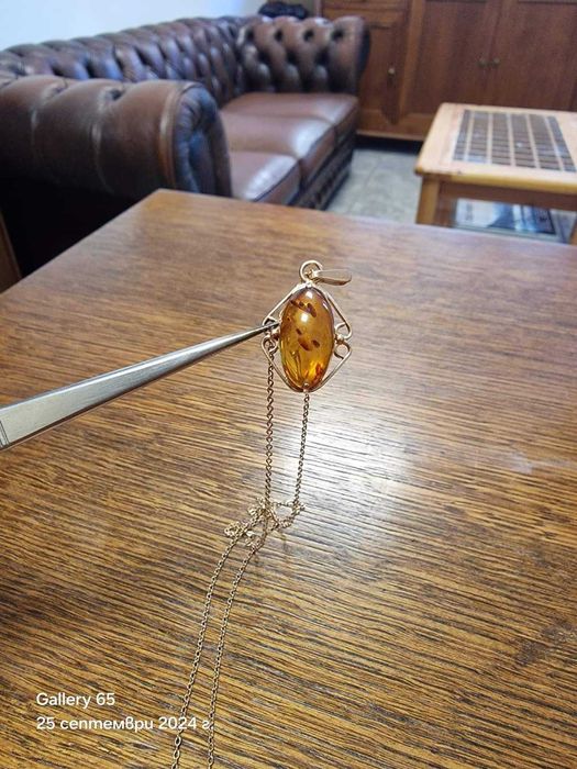 РУСКИ Златен синджир с висулка от Кехлибар.