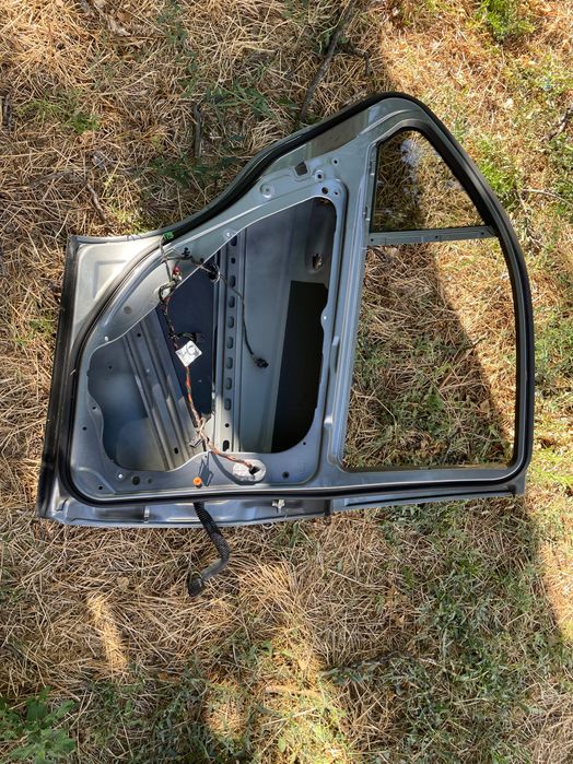 Задна лява врата