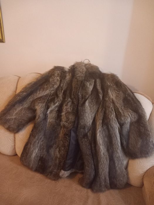 Vând haina de blana naturala