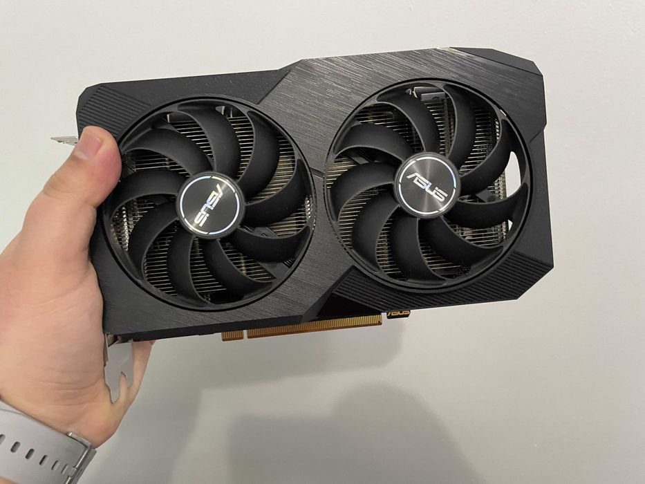 Продавам Видео карта ASUS Radeon RX 7600 DUAL OC V2 8GB GDDR6