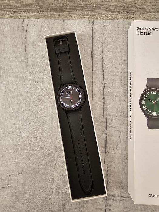 Смарт часовник Samsung Galaxy Watch6 Classic, черен, с кутия