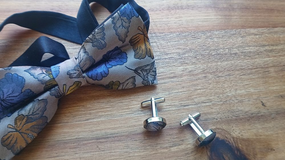 НОВО Папионка от 100% коприна с копчета за ръкавели