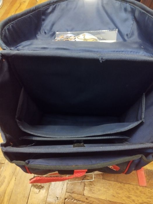 Раница за момче.Подходяща от 1-4 клас