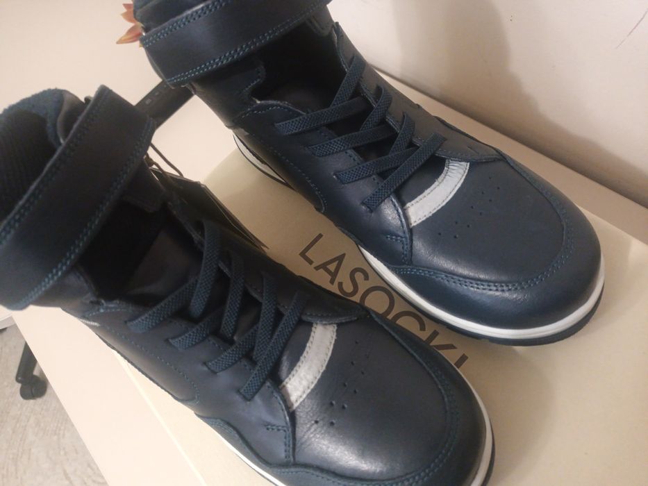 Продавам нови детски боти за момче