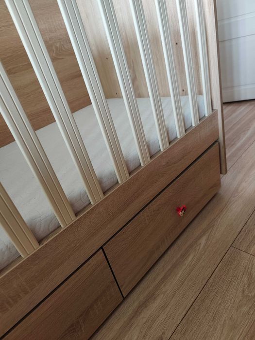 Продавам бебешка кошара за сън