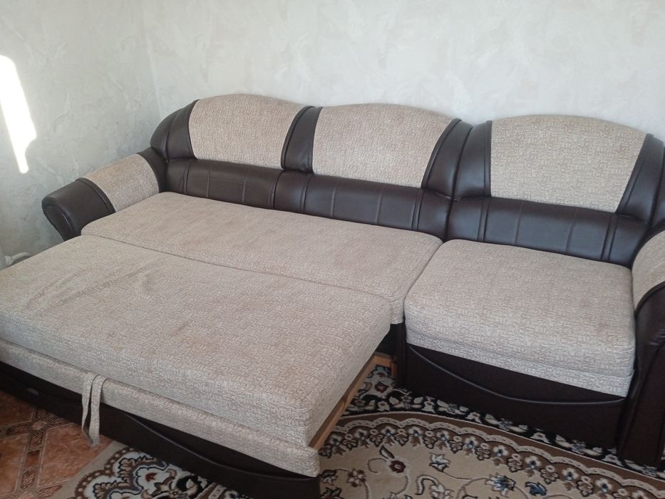 Продам диван состояние среднее