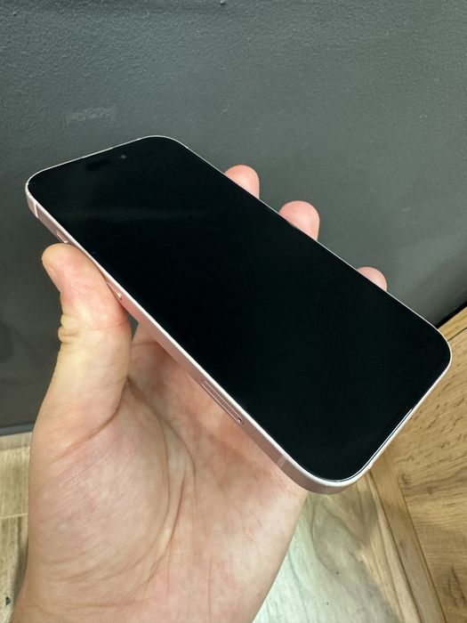 iPhone 15 128GB розовый